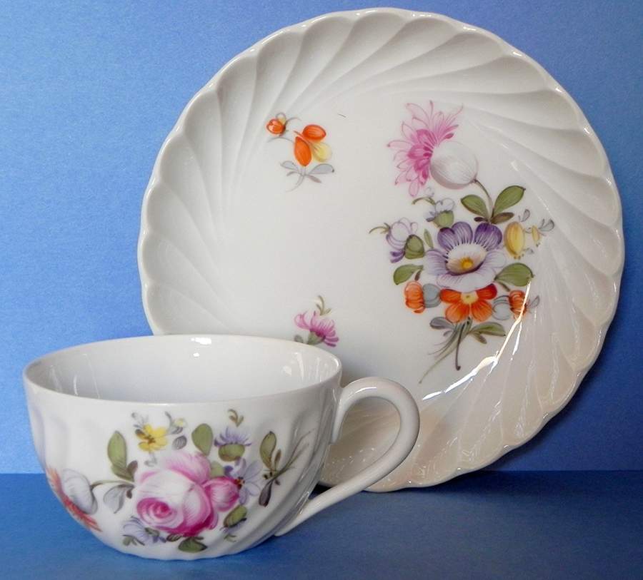 1012 Flat Demitasse Cup & Saucer Set by Nymphenburg-1