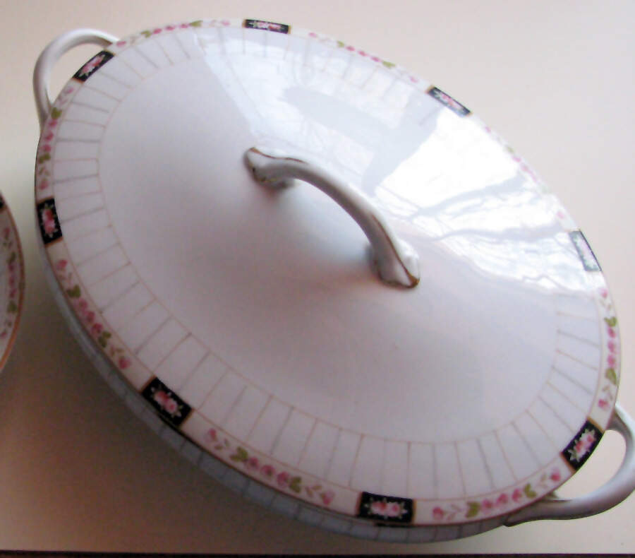 N909 Oval Covered Vegetable by Noritake-1