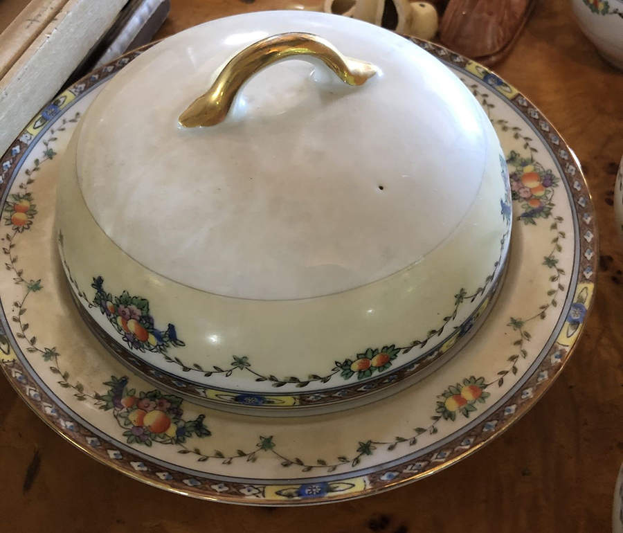 N911 Round Covered Butter with Strainer by Noritake-1