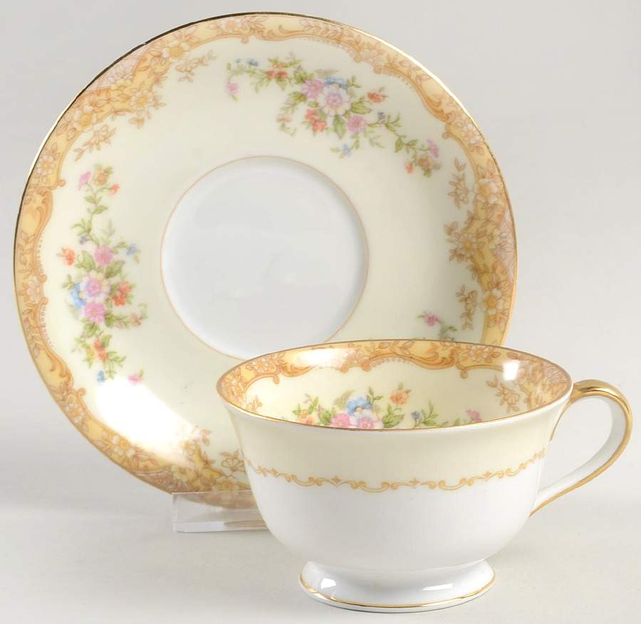N916 Footed Cup & Saucer Set by Noritake-1