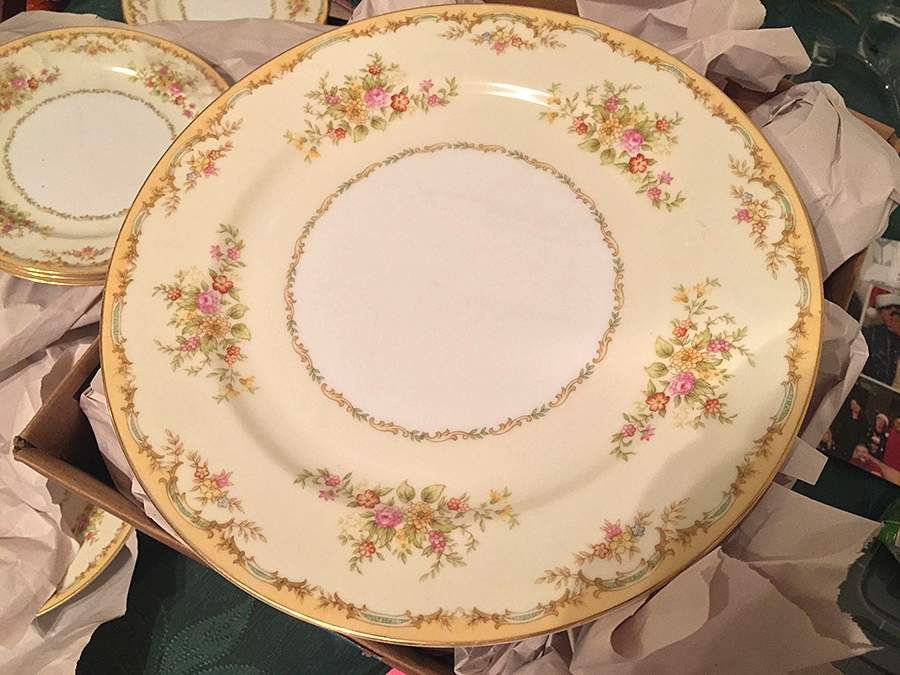 N940 Dinner Plate by Noritake-1