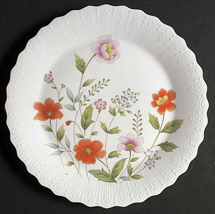 Charmant Dinner Plate by Nichinan-1