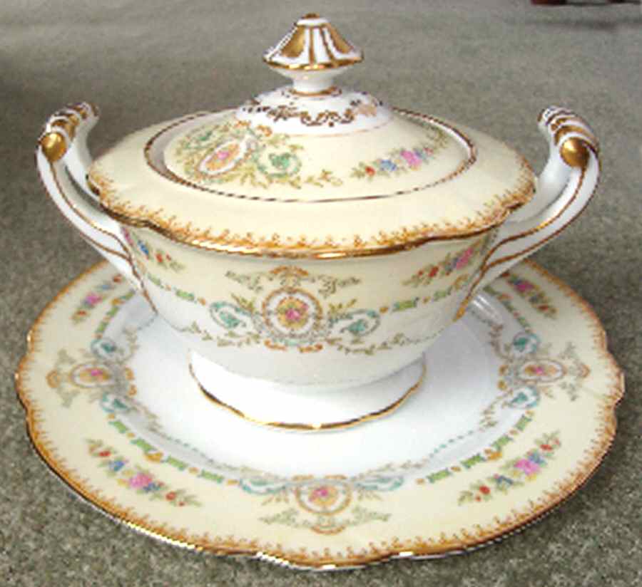 N1000 Sugar Bowl & Lid by Noritake-1