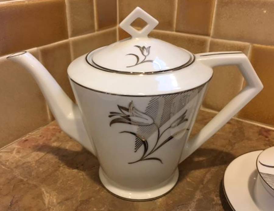 N1023 Teapot & Lid by Noritake-1
