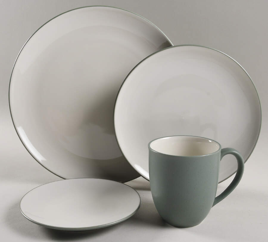Colorwave Green 32 Piece Estate Set by Noritake-1