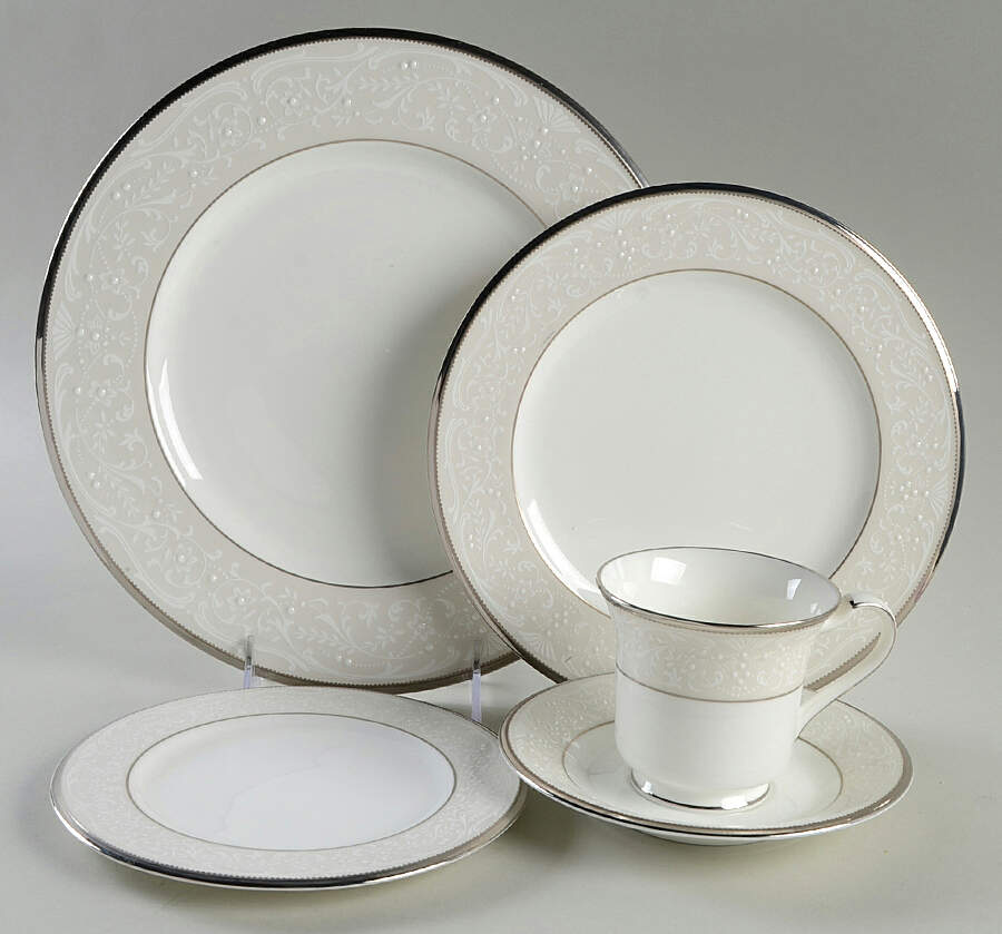 Silver Palace 40 Piece Estate Set by Noritake-1