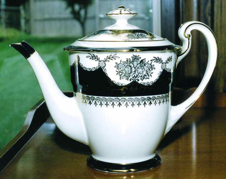 N1039 Coffee Pot & Lid by Noritake-1
