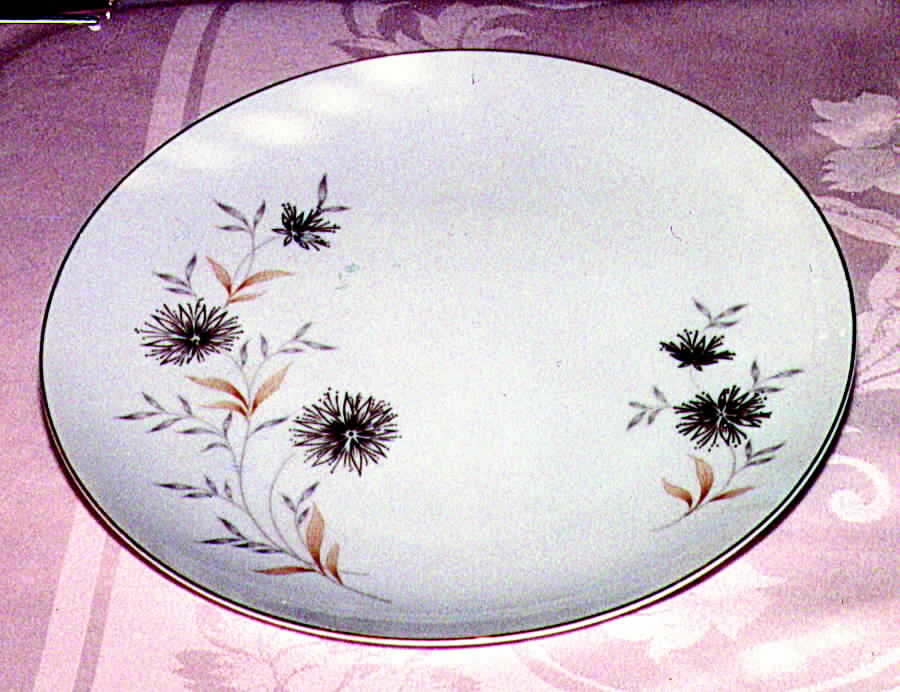 Gold Flower Dinner Plate by Narumi-1
