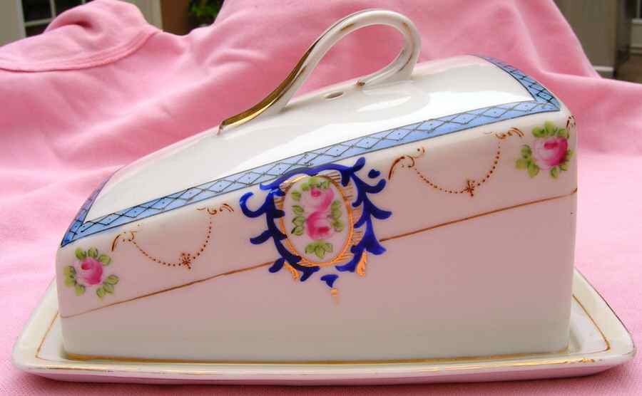 N1144 Cheese Dish with Lid (Wedge) by Noritake-1