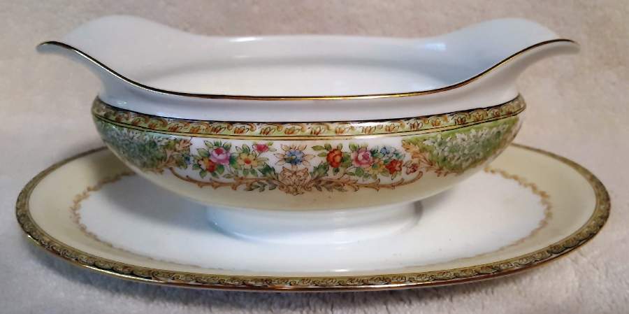 N1157 Gravy Boat with Attached Underplate by Noritake-1