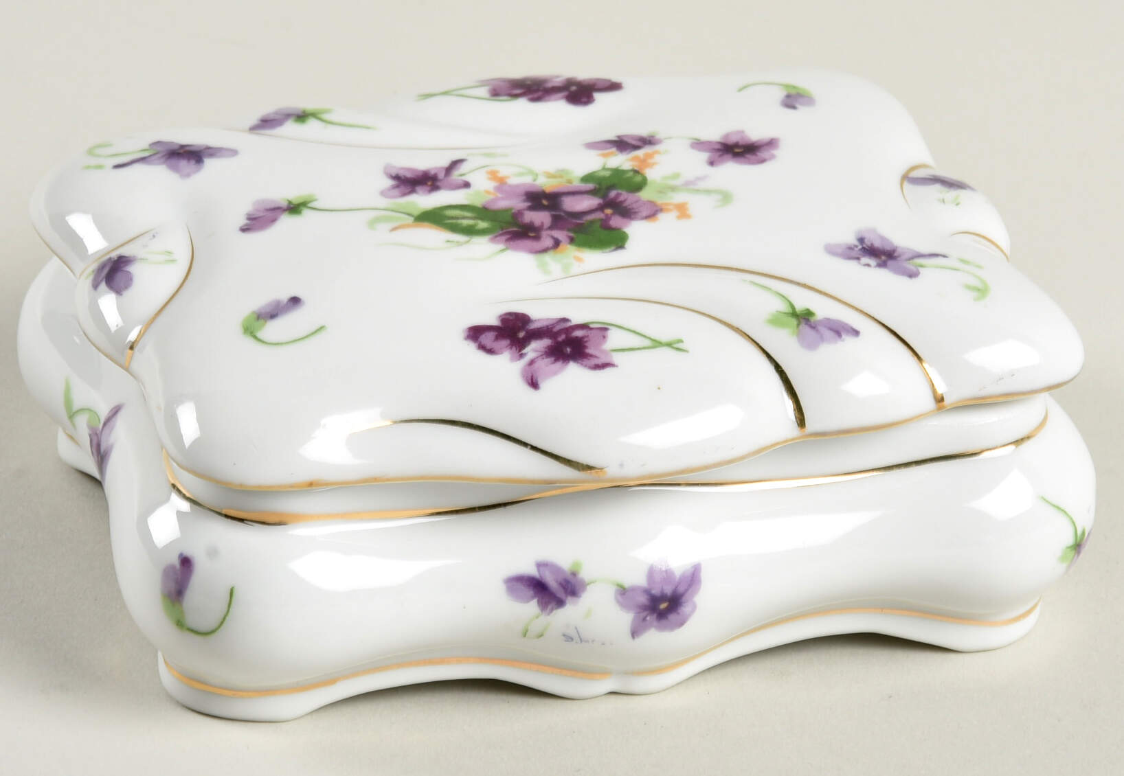 Sweet Violets Cigarette Box & Lid by Norcrest-1