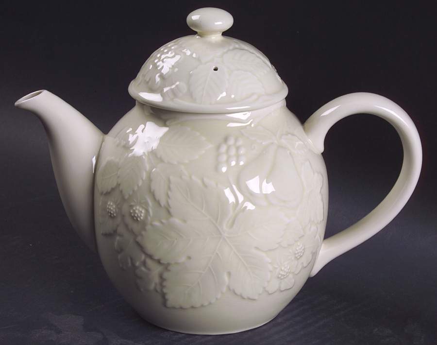 Woodbury Ivory Teapot & Lid by Nikko-1