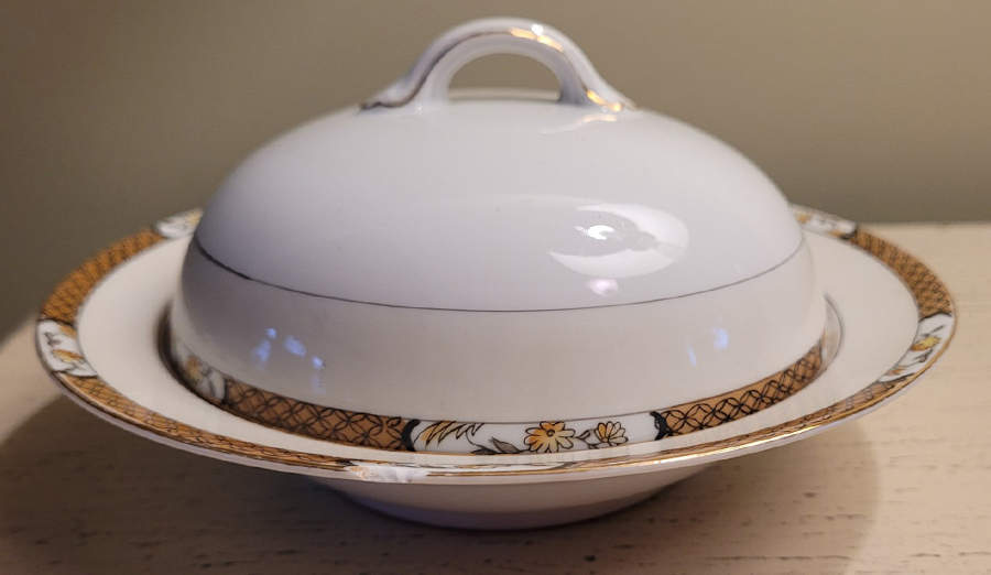 N1197 Round Covered Butter with Strainer by Noritake-1