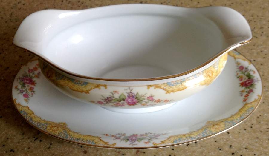 N1200 Gravy Boat with Attached Underplate by Noritake-1