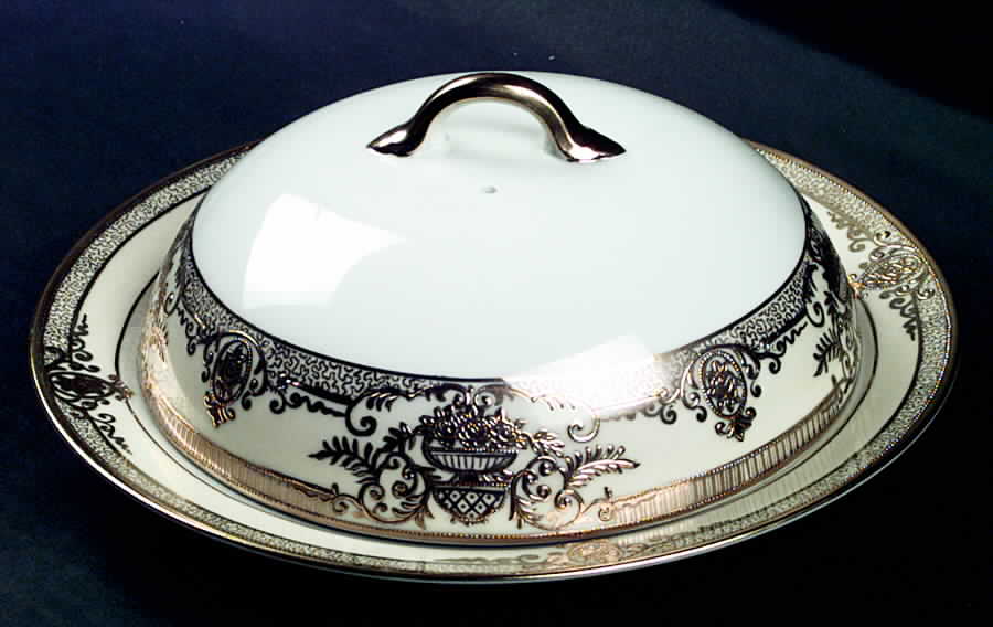 Fleurdor Pancake Dish & Lid by Noritake-1