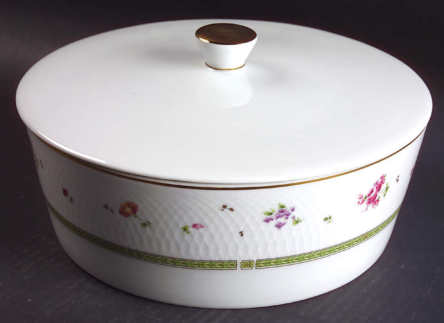 Genevieve 2.5 Qt Round Covered Casserole by Nikko-1