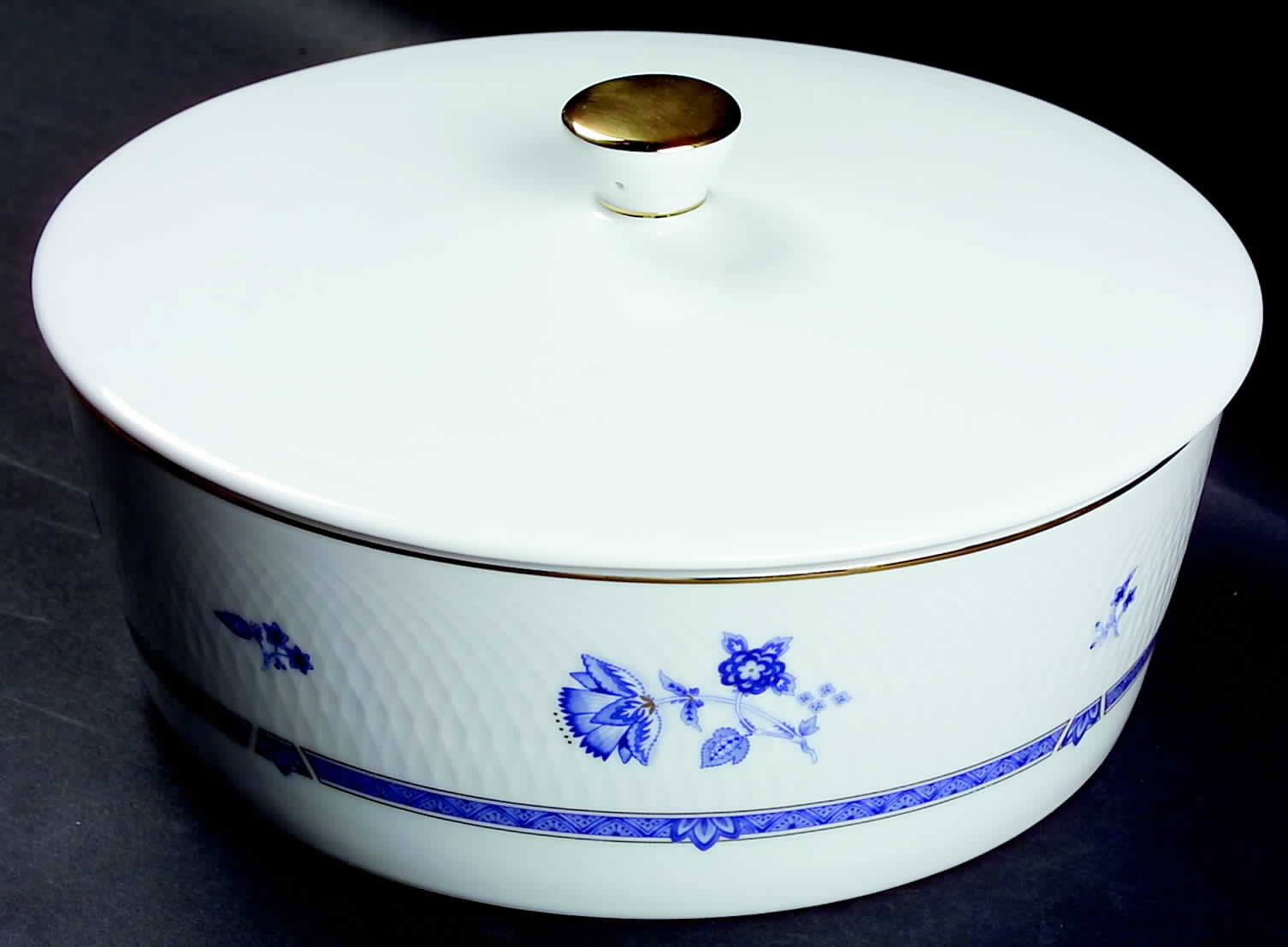 Victoria (Blue) 2.5 Qt Round Covered Casserole by Nikko-1