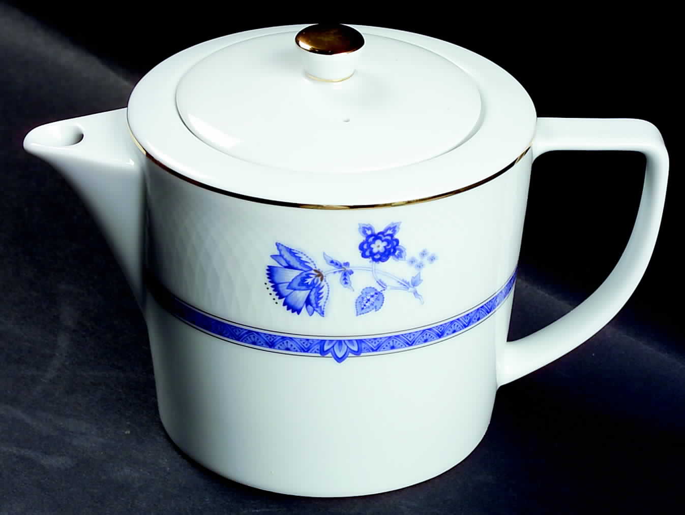 Victoria (Blue) Teapot & Lid by Nikko-1