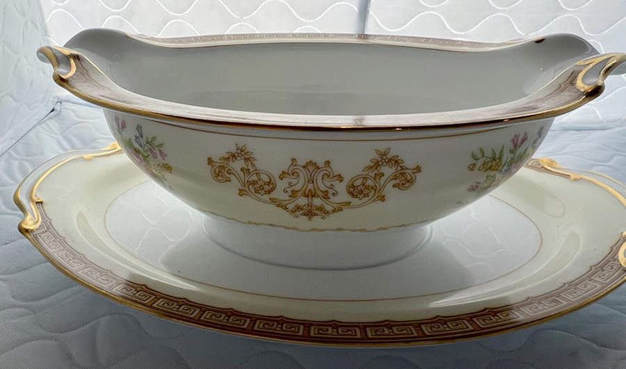 N1216 Gravy Boat with Attached Underplate by Noritake-1