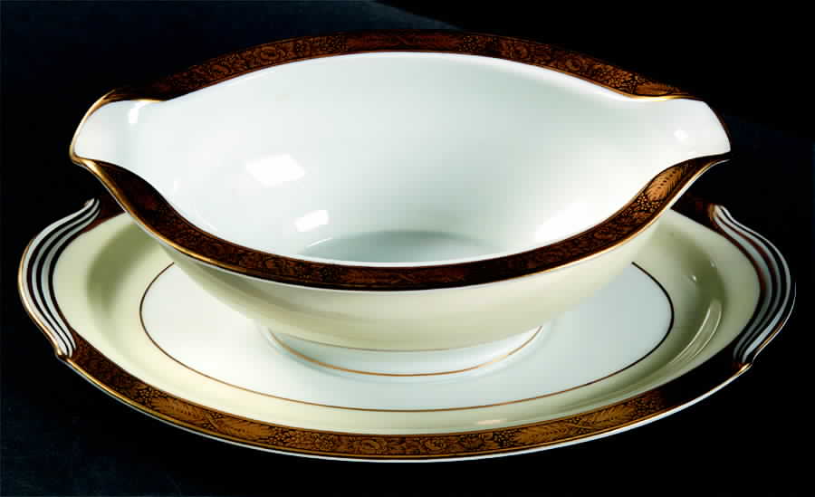Goldkin (5675) Gravy Boat with Attached Underplate by Noritake-1
