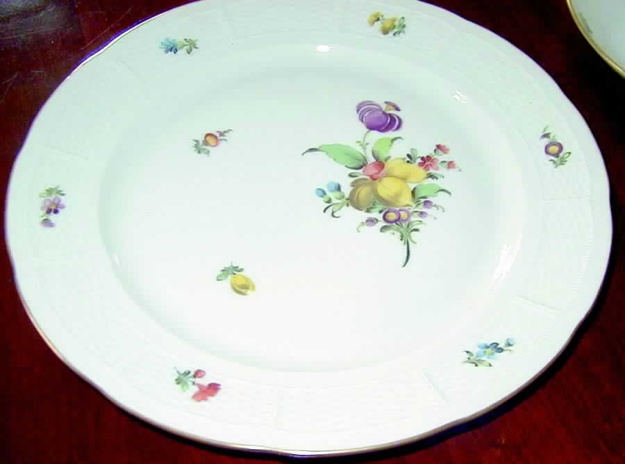 NYM4 Dinner Plate by Nymphenburg-1