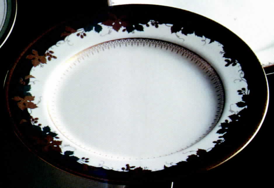 Gold Leaf Dinner Plate by Narumi-1