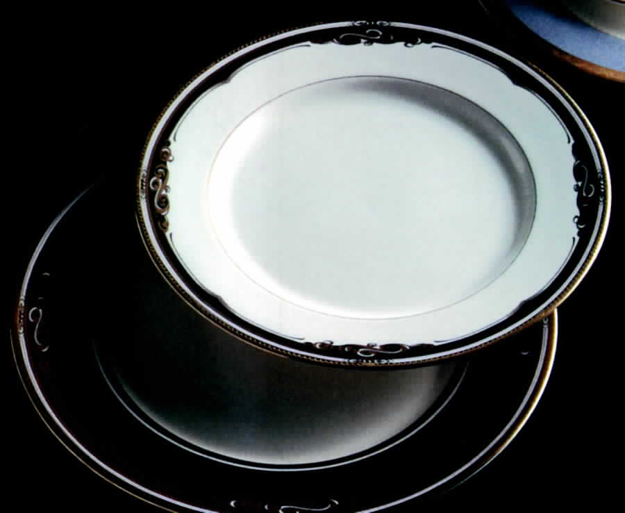 Belle Vague Dinner Plate by Narumi-1