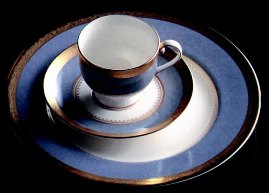 Palatial Sky Dinner Plate by Narumi-1