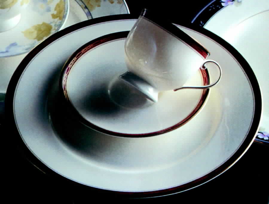 Gold Bracelet Red Dinner Plate by Narumi-1