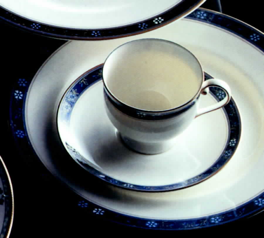 Aviance Blue Dinner Plate by Narumi-1