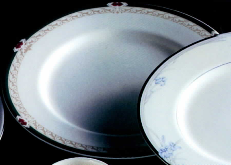 Arabesque Dinner Plate by Narumi-1