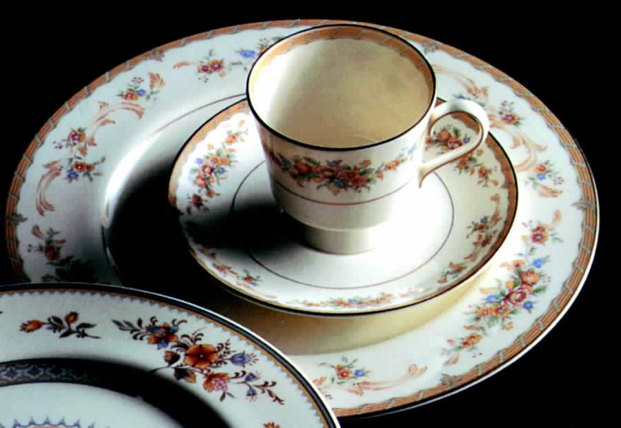Amherst Dinner Plate by Narumi-1