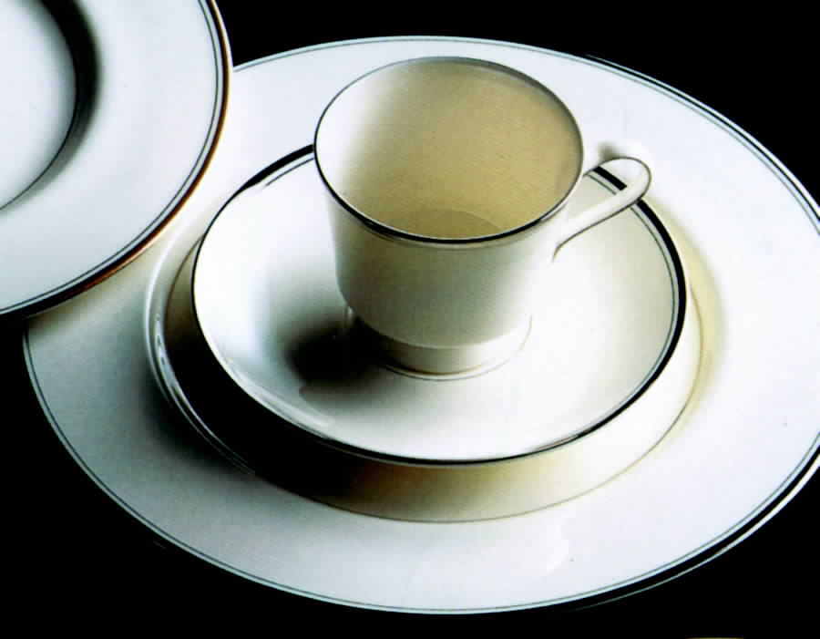 Briarcliffe Dinner Plate by Narumi-1