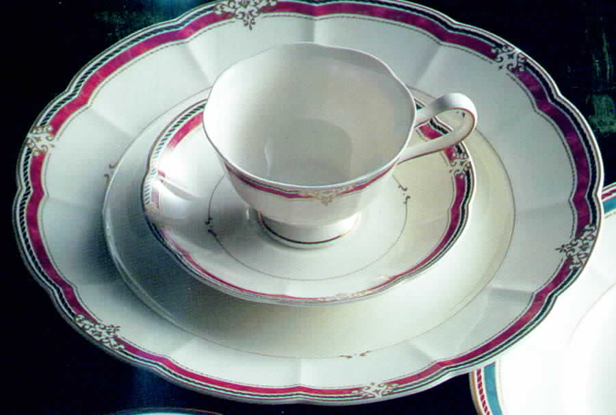 Soiree Rouge Footed Cup & Saucer Set by Narumi-1
