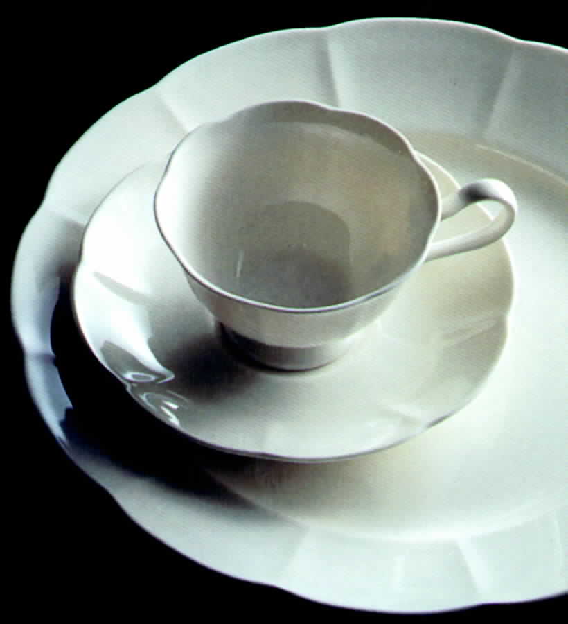 Lotus White Dinner Plate by Narumi-1