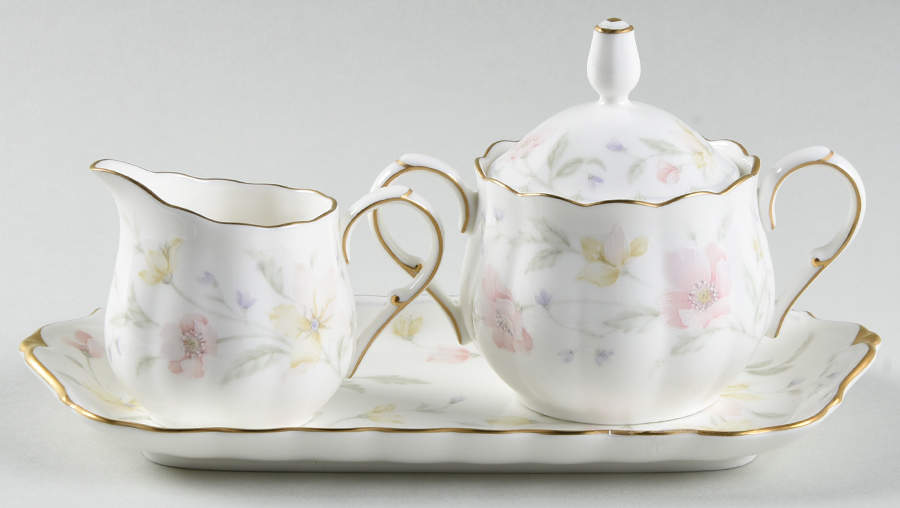 Pastel Garden Creamer & Sugar with Lid & Tray Set by Narumi-1
