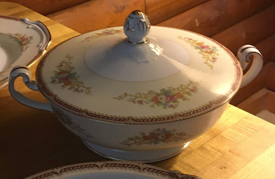 N1284 Round Covered Vegetable by Noritake-1