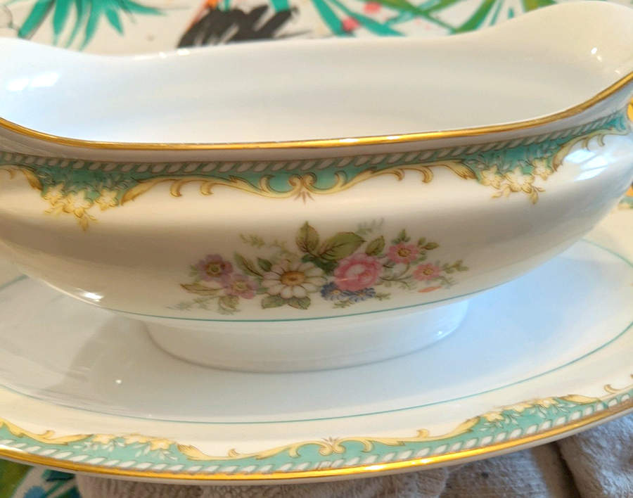 N1287 Gravy Boat with Attached Underplate by Noritake-1