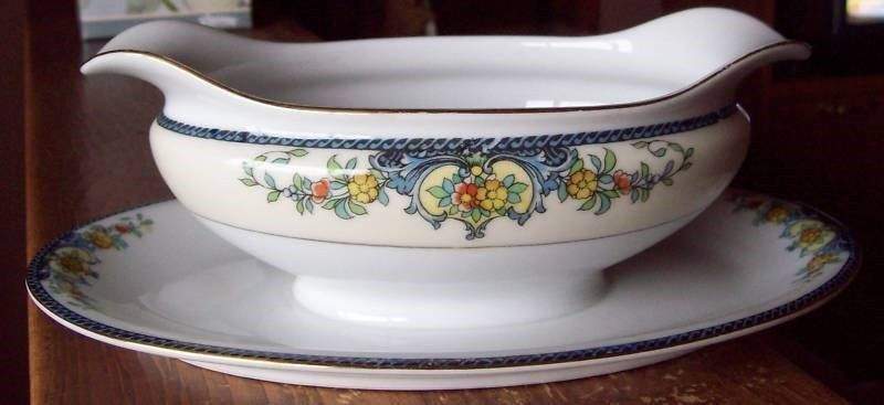 N1219 Gravy Boat with Attached Underplate by Noritake-1