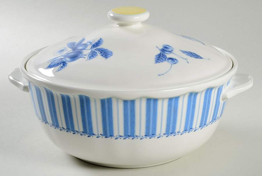 Gourmet Blue 2.5 Qt Round Covered Casserole by Noritake-1
