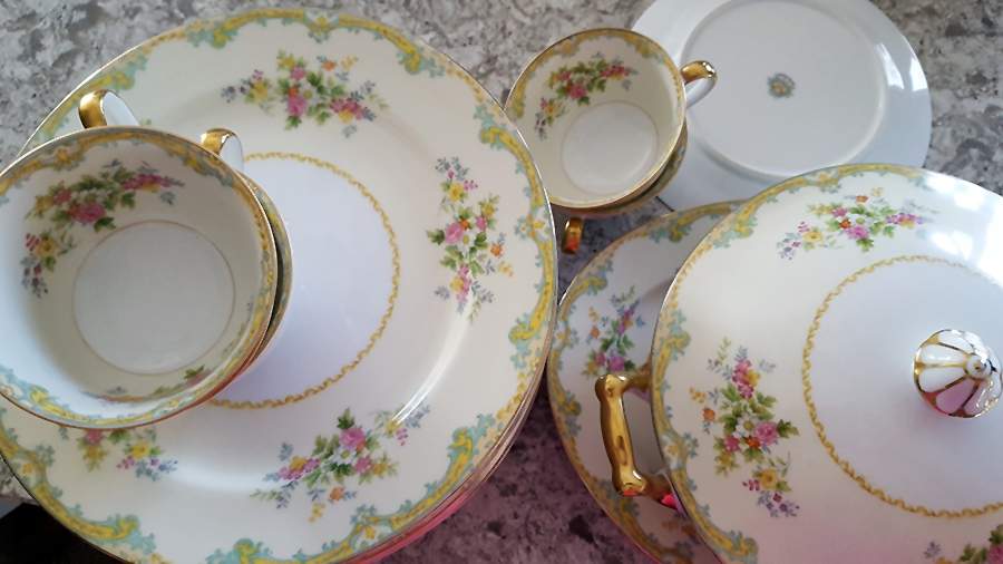 N1371 Round Covered Vegetable by Noritake-1