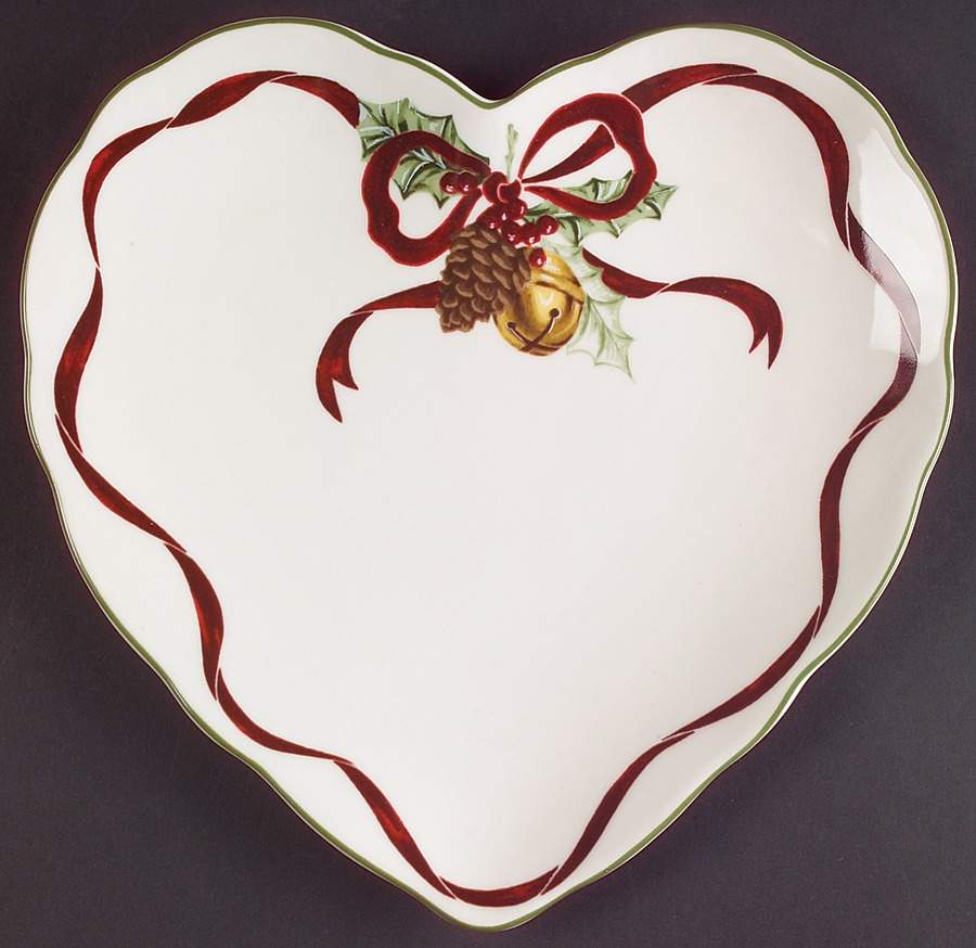 Holly Bells 9" Heart Plate by Noble Excellence-1
