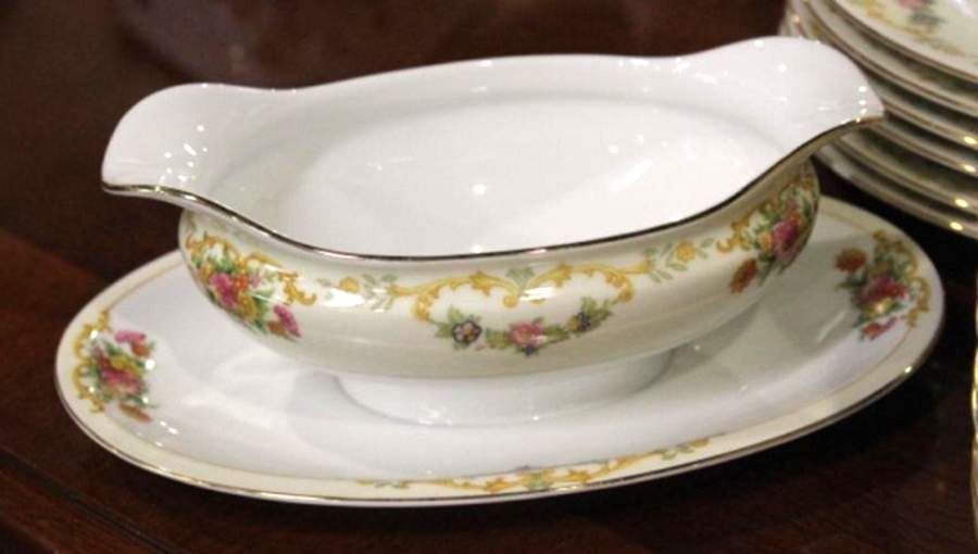 N188 Gravy Boat with Attached Underplate by Noritake-1