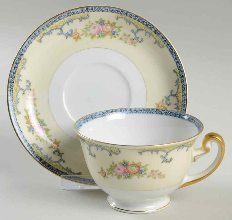 NAG89 Footed Cup & Saucer Set by Nagoya Shokai-1