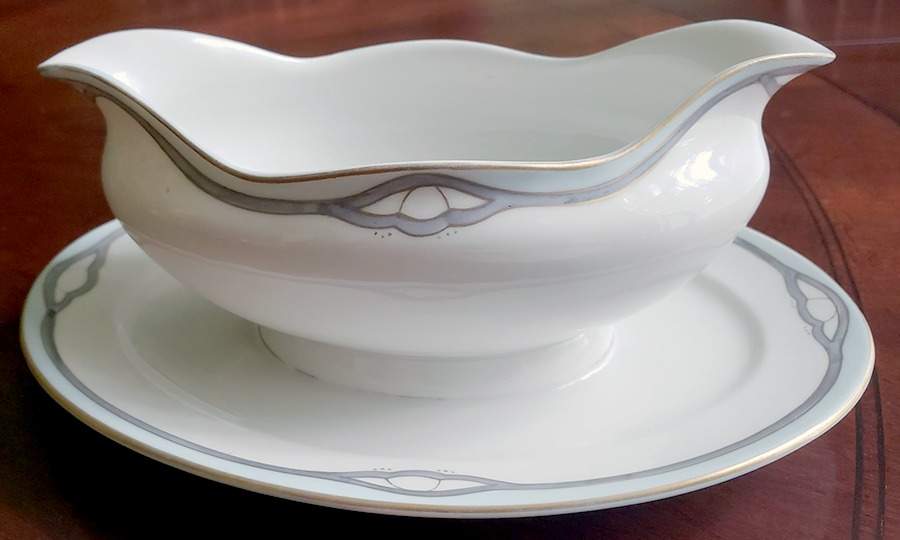 MEI1344-1 Gravy Boat with Attached Underplate by Meito-1
