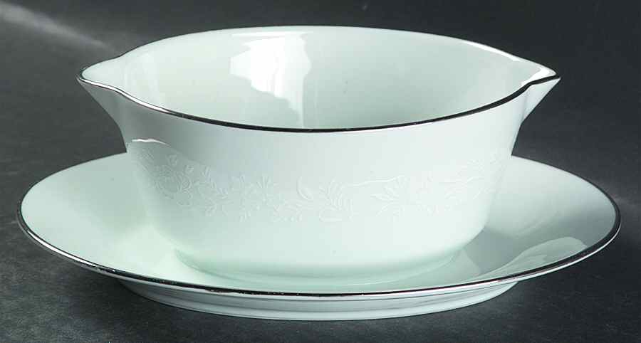 Reina (#6450) Gravy Boat with Attached Underplate by Noritake-1