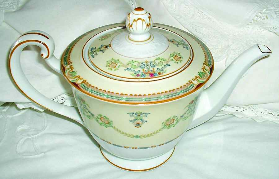 N1532 Teapot & Lid by Noritake-1