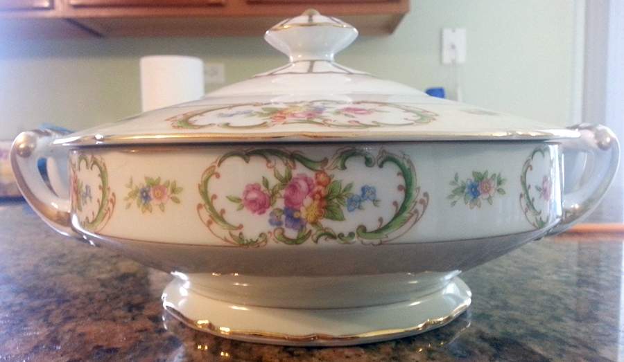 N1590 Round Covered Vegetable by Noritake-1