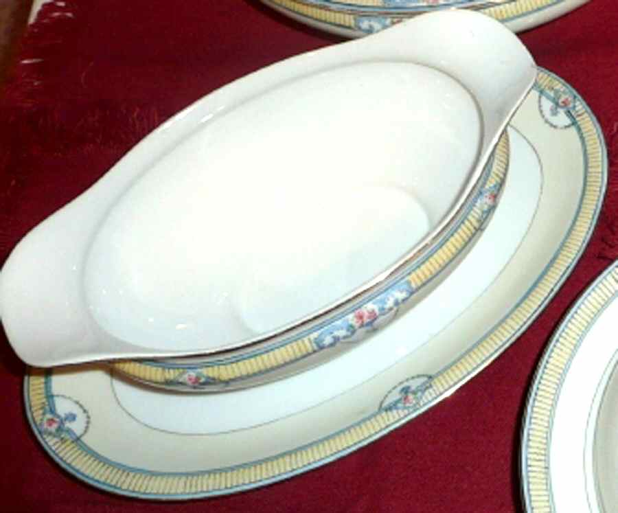 N1638 Gravy Boat with Attached Underplate by Noritake-1