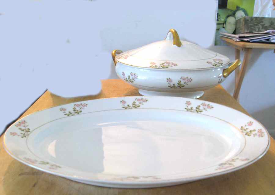 N1641 Round Covered Vegetable by Noritake-1